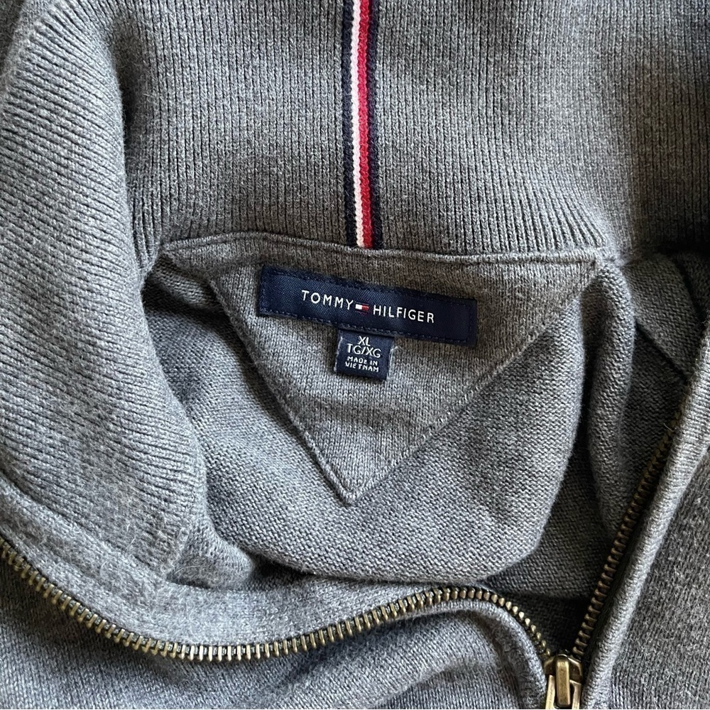 NWOT Tommy Hilfiger Zip Top Sweater - Picture 4 of 4